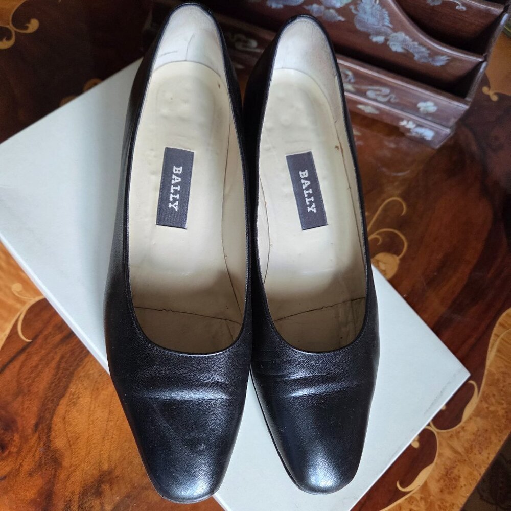 Gorgeous Bally Black Soft Leather Flats  sz 7